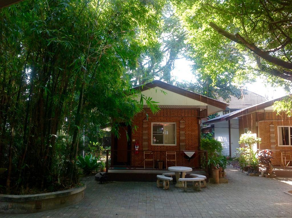 The Pub Guesthouse 치앙마이 외부 사진