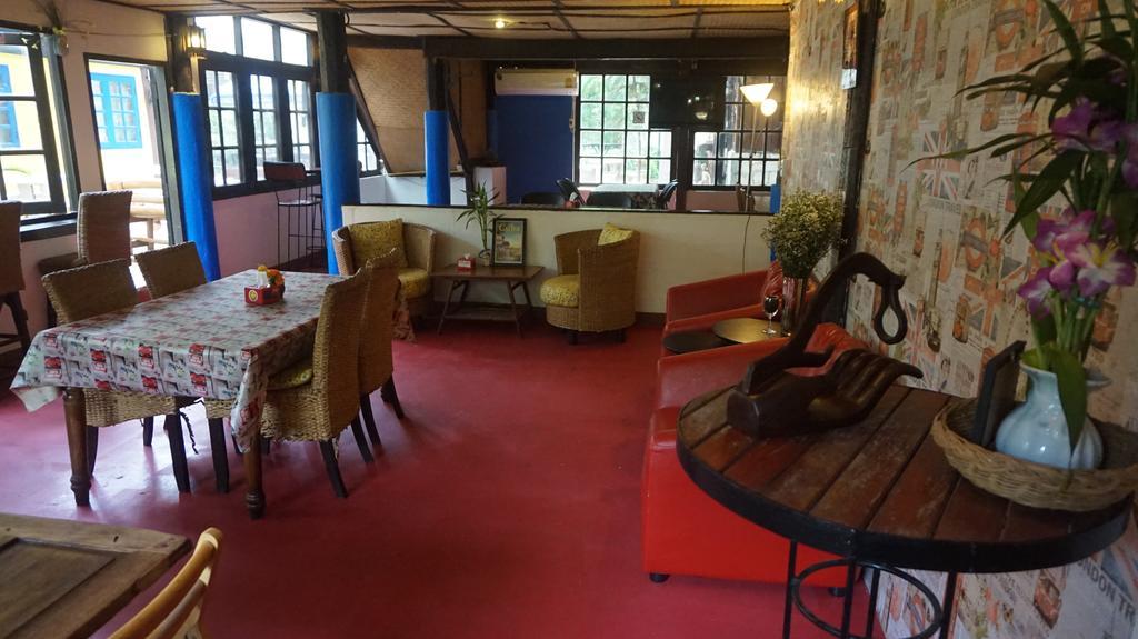 The Pub Guesthouse 치앙마이 외부 사진